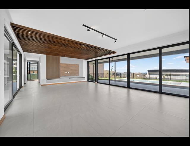 5 BEDROOM HOUSE FOR SALE IN ZULULAMI LUXURY COASTAL ESTATE